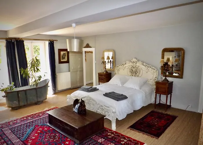 Domaine De Lalat - With En-suite Bathrooms With Garden Views Bed and breakfast 3*